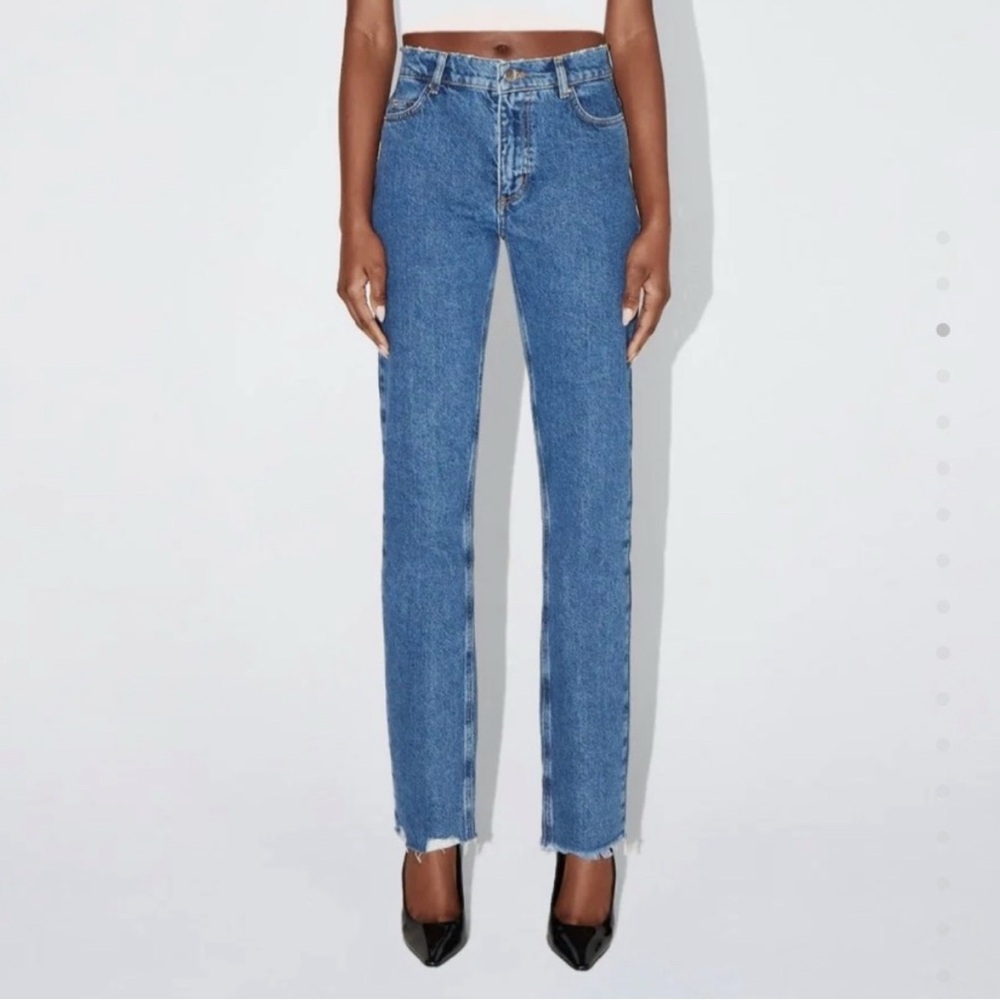 KHY Kylie Jenner Classic Straight Light Wash Jeans.  Size 28